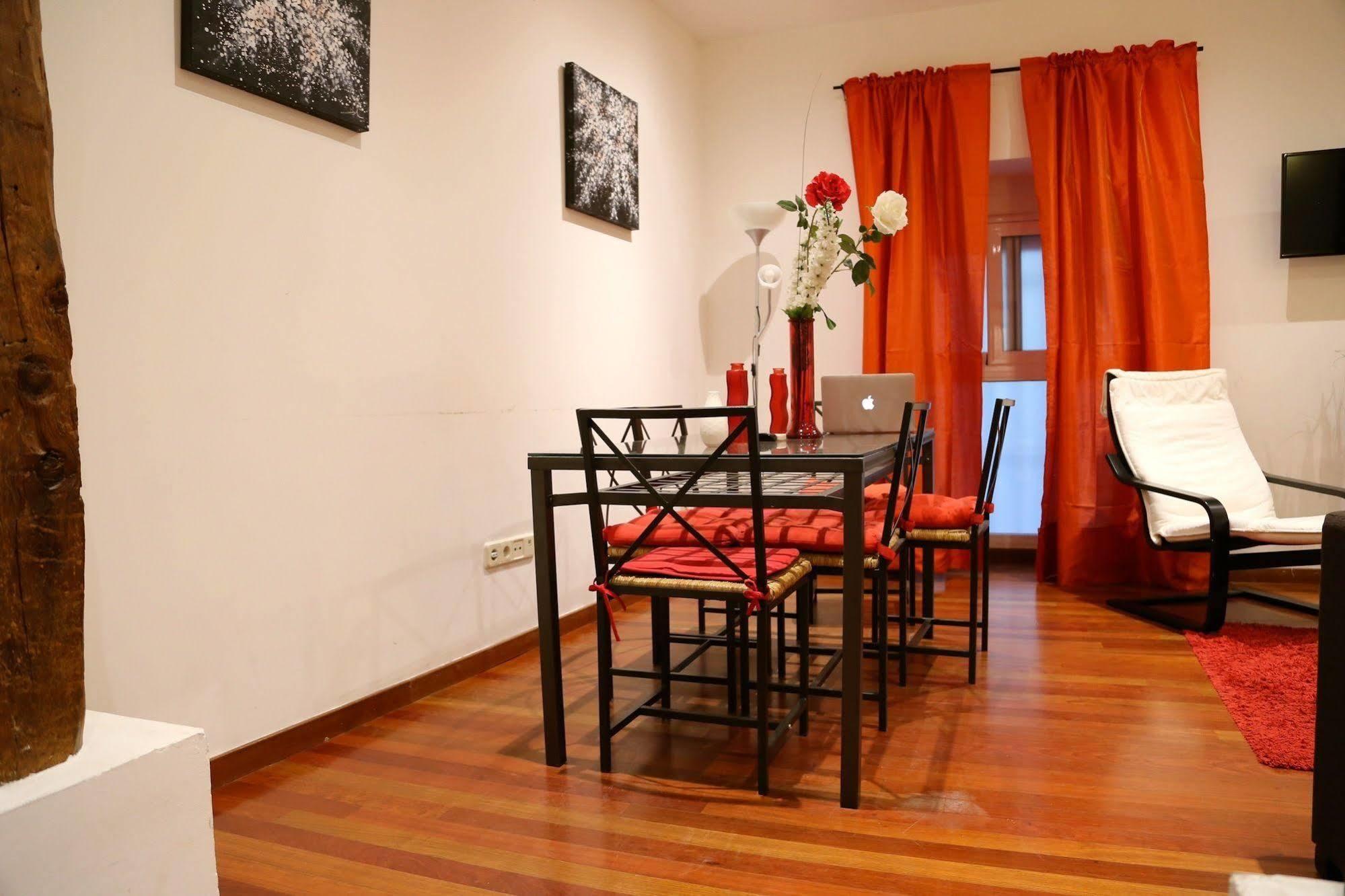 Prado Apartments Madrid Exterior photo