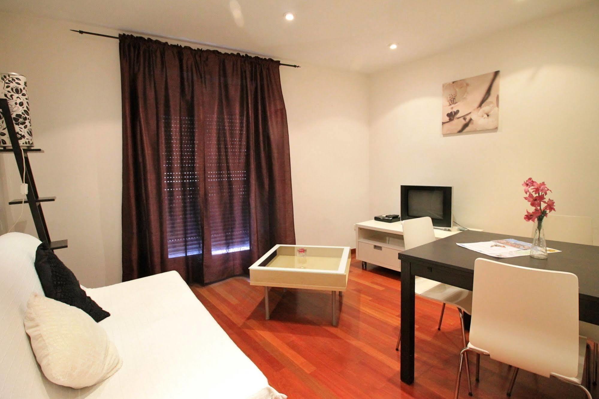 Prado Apartments Madrid Exterior photo